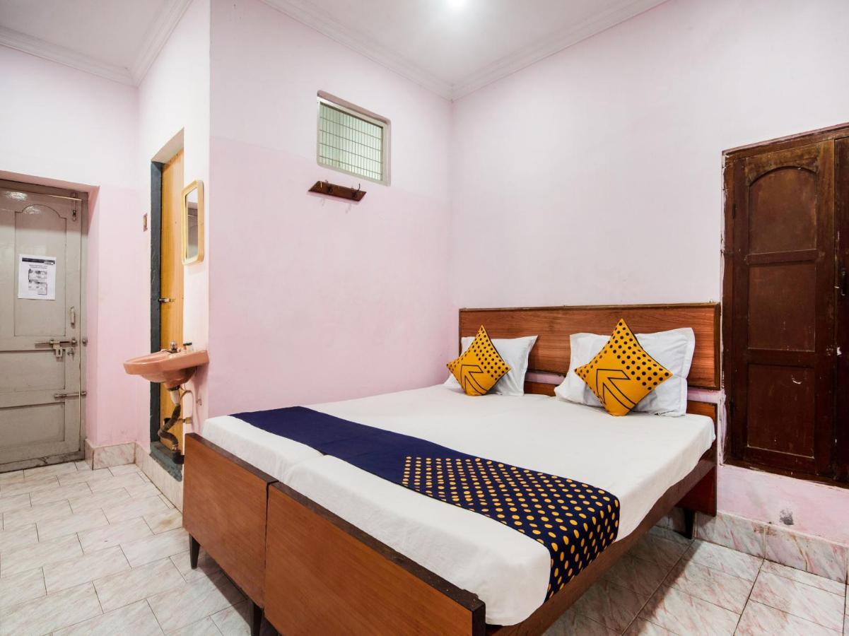 Spot On 75742 Sri Devi Lodge Kakinada Luaran gambar