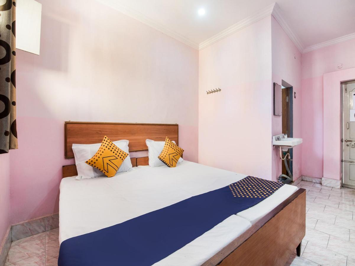 Spot On 75742 Sri Devi Lodge Kakinada Luaran gambar