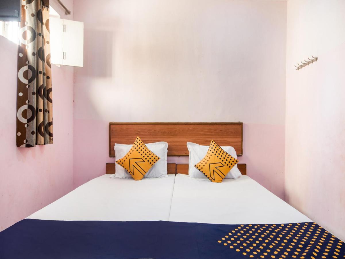 Spot On 75742 Sri Devi Lodge Kakinada Luaran gambar
