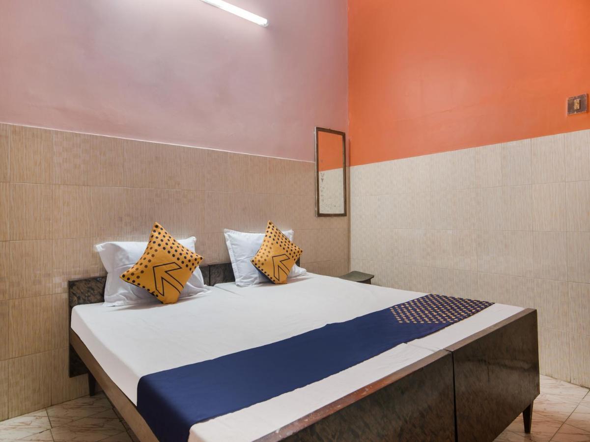 Spot On 75742 Sri Devi Lodge Kakinada Luaran gambar