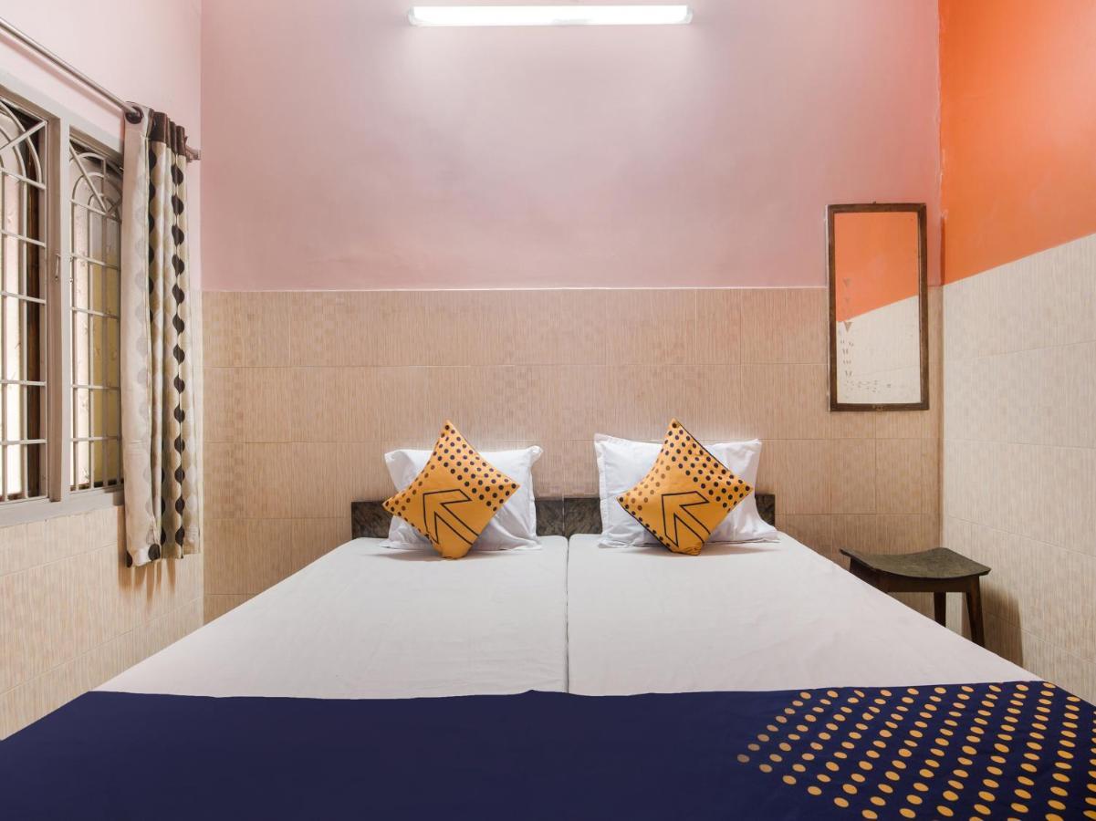 Spot On 75742 Sri Devi Lodge Kakinada Luaran gambar