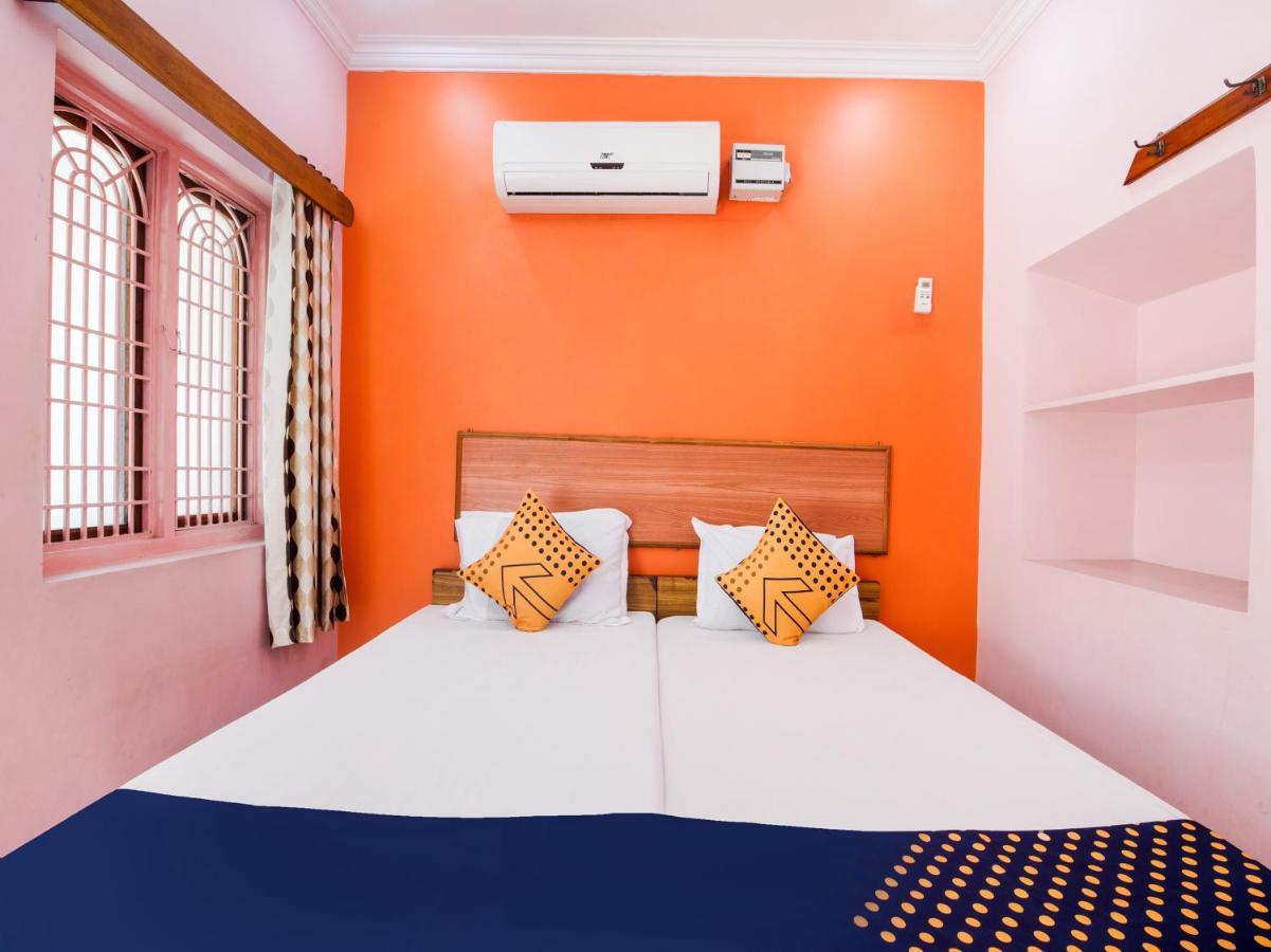 Spot On 75742 Sri Devi Lodge Kakinada Luaran gambar