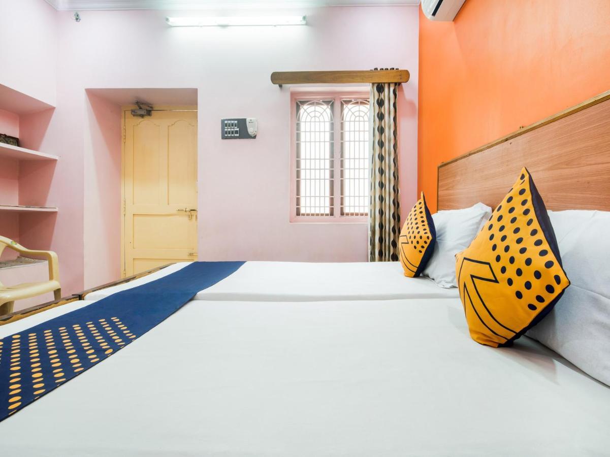 Spot On 75742 Sri Devi Lodge Kakinada Luaran gambar